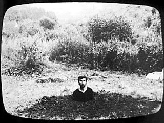 Keith Arnatt »Self Burial« | Self-Burial