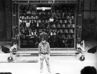 Dan Graham «Performer/Audience/Mirror» | Performer/Audience/Mirror, Riverside Studios London (GB)