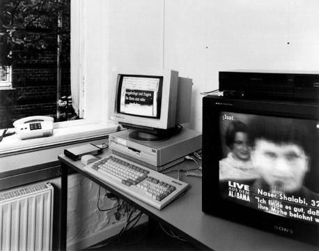 Gebhard Sengmüller «TV Poetry» | Gebhard Sengmüller, "TV Poetry" (1993/1994) Gebhard Sengmüller «TV Poetry» | Gebhard Sengmüller, "TV Poetry" (1993/1994)
