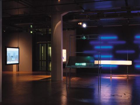 Sauter, Joachim; Lüsebrink, Dirk «Invisible Shape of Things Past» | Installation view: ZKM | Center for Art and Media, Karlsruhe, 2002