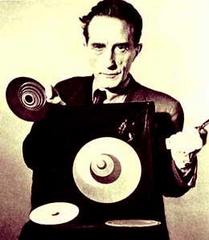 Marcel Duchamp «Rotoreliefs» | Marcel Duchamp with rotoreliefs