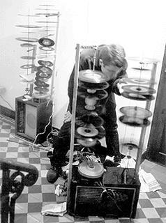 Nam June Paik «Schallplatten-Schaschlik» | Random Access Music