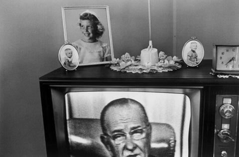 Lee Friedlander »The Little Screens« | TV Interieur