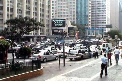 Giselle Beiguelman «Poetrica» | São Paulo, Avenida Paulista