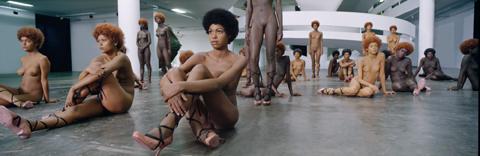 Vanessa Beecroft »VB 50«